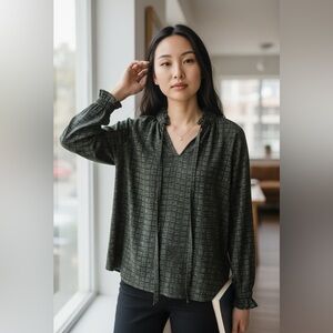 Elegant Green & Black Michael Kors Romantic Blouse Women's Top Medium